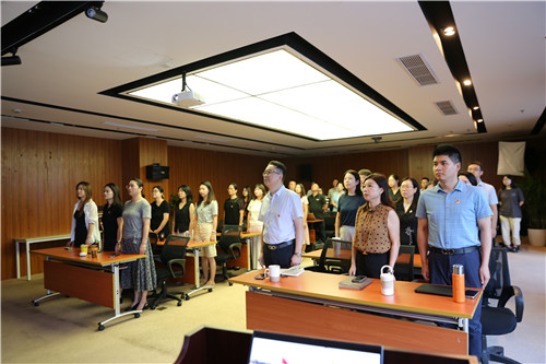 銘記歷史 吾輩自強(qiáng)丨企福天地黨支部組織觀(guān)看抗戰(zhàn)勝利80周年閱兵式直播